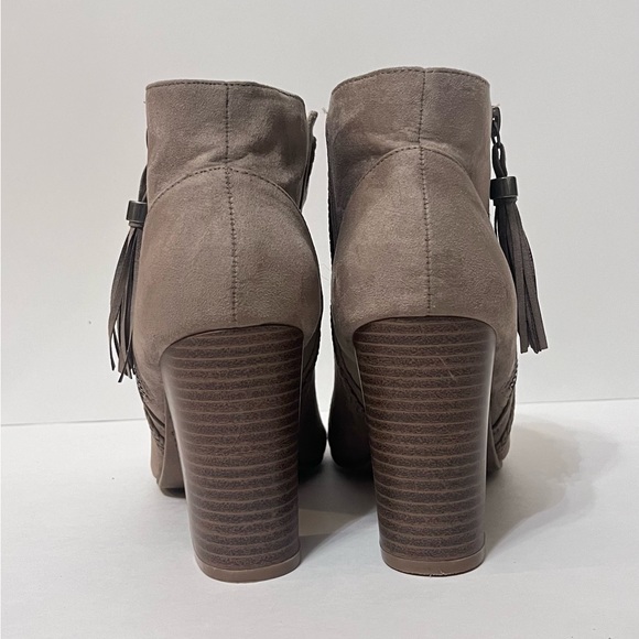 Vanity Women’s Peep-Toe Bootie Chunky Heel Boot - Picture 8 of 14